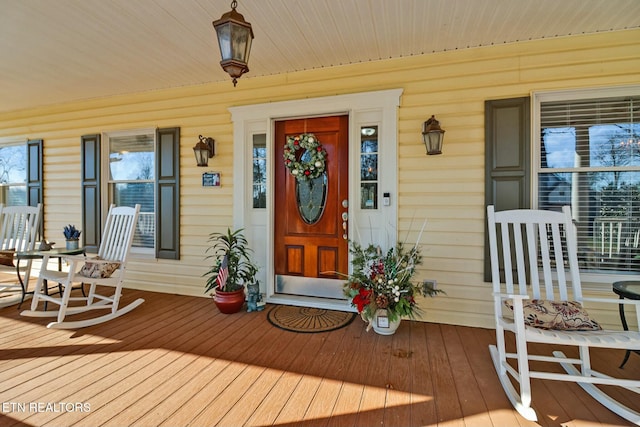 entrance to property featuring a porch