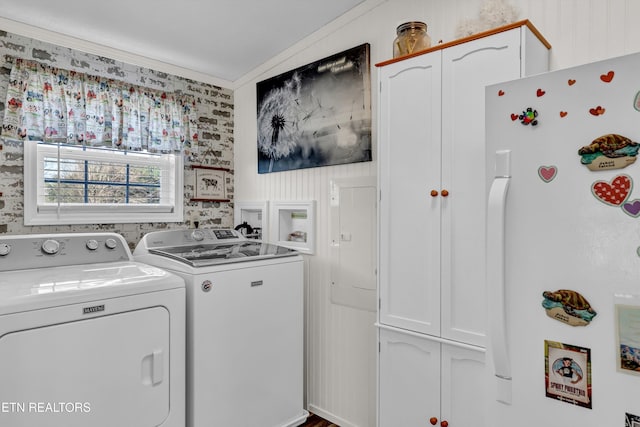 laundry area featuring cabinets, ornamental molding, and independent washer and dryer