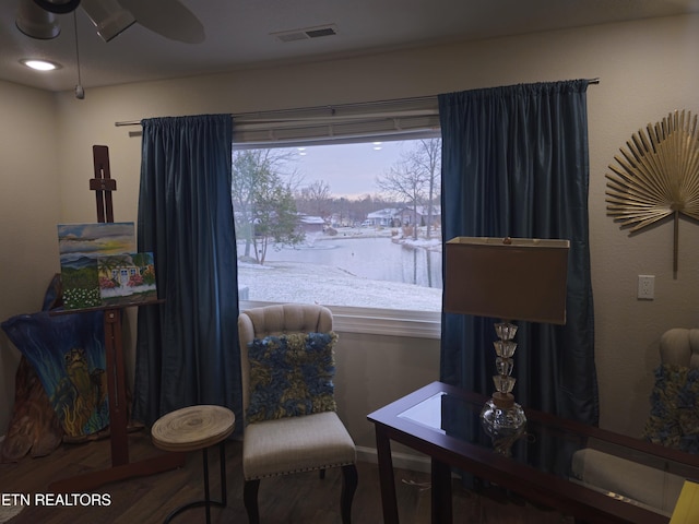 living area with ceiling fan