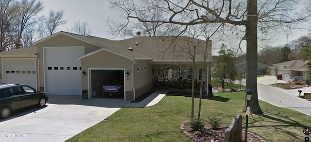 view of front facade with a garage and a front yard