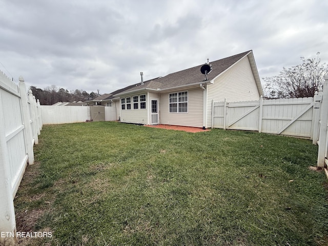 back of house featuring a lawn