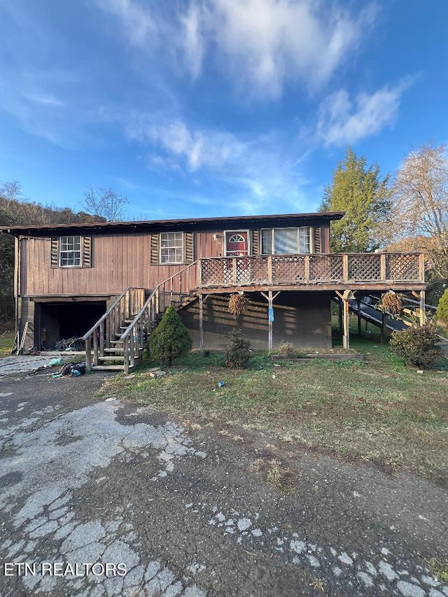 view of front of property featuring a wooden deck