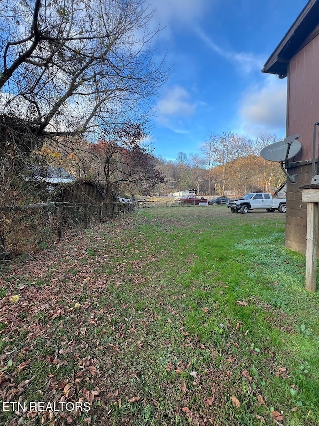 view of yard featuring fence