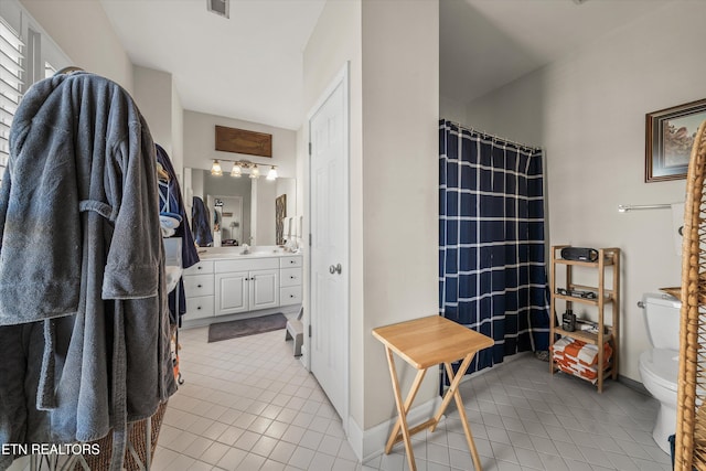 bathroom featuring vanity, baseboards, tile patterned flooring, curtained shower, and toilet