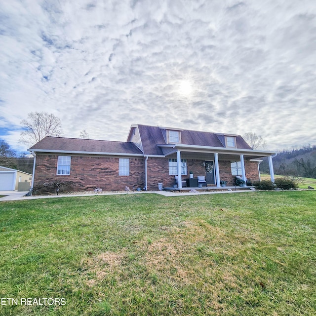 view of front of house with a front yard