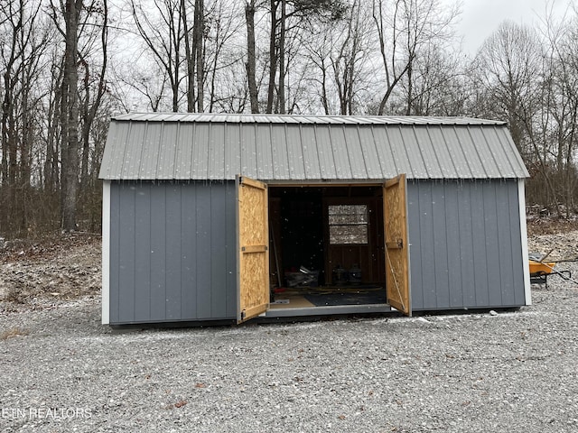 view of outbuilding