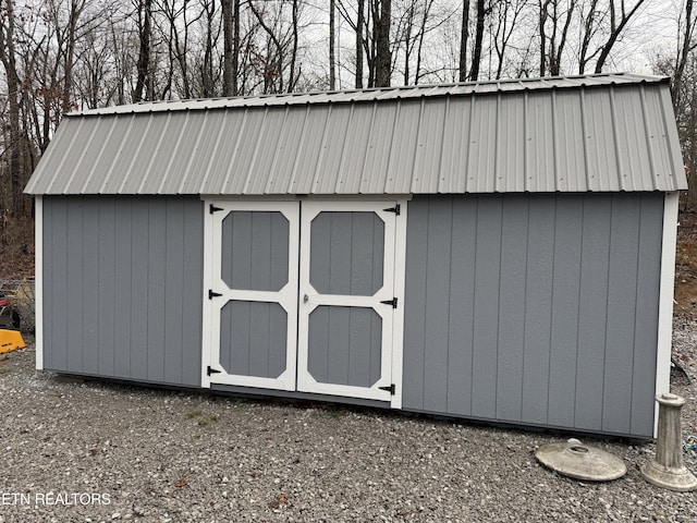 view of outbuilding