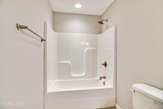 bathroom featuring toilet and shower / tub combination