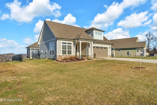 view of front of property featuring a front lawn