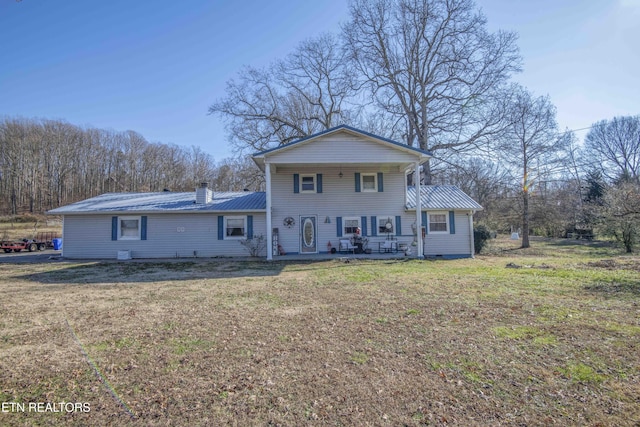 view of front of home with a front lawn