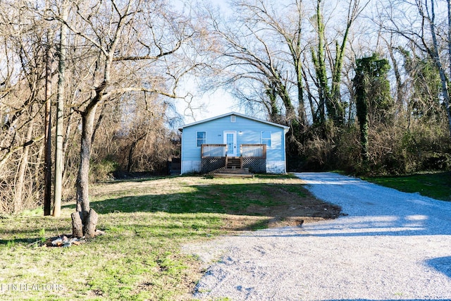 view of front of property with driveway and a front lawn