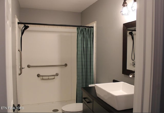 bathroom featuring vanity, curtained shower, and toilet