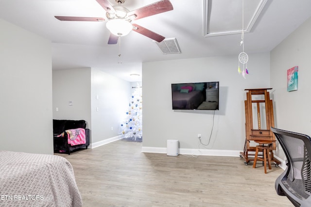 bedroom featuring light hardwood / wood-style floors and ceiling fan