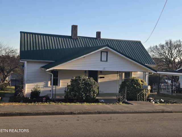 view of front of house with covered porch