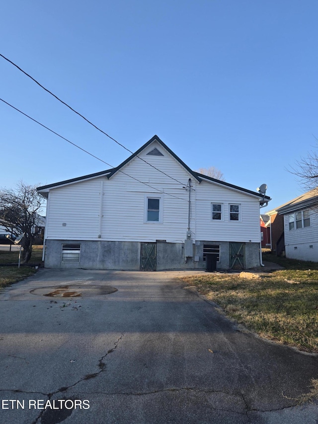 view of home's exterior