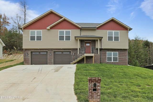 split foyer home with a garage and a front yard