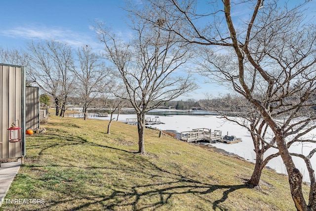 view of yard featuring a water view