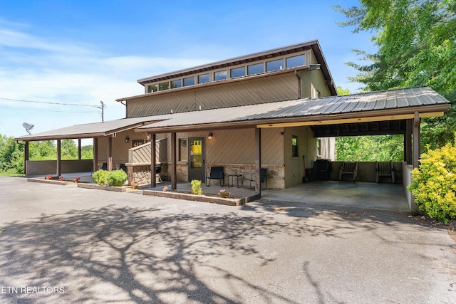 view of front facade with a carport