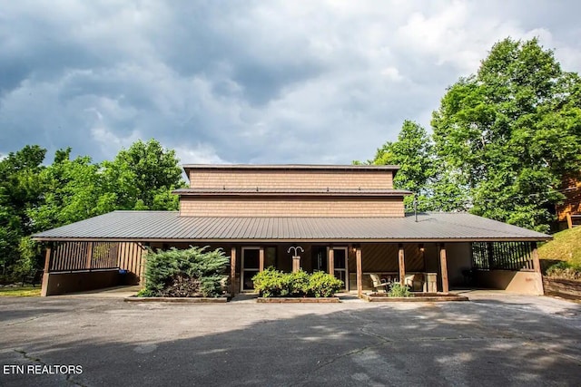 view of front of property