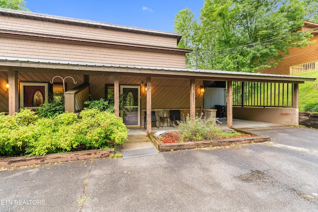 view of front of home featuring covered porch