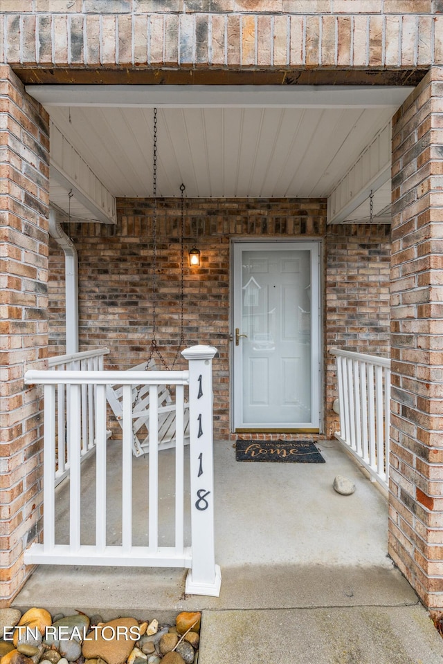 property entrance featuring a porch