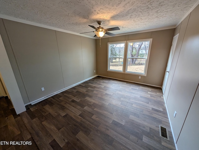 spare room featuring a textured ceiling, dark hardwood / wood-style flooring, and ceiling fan