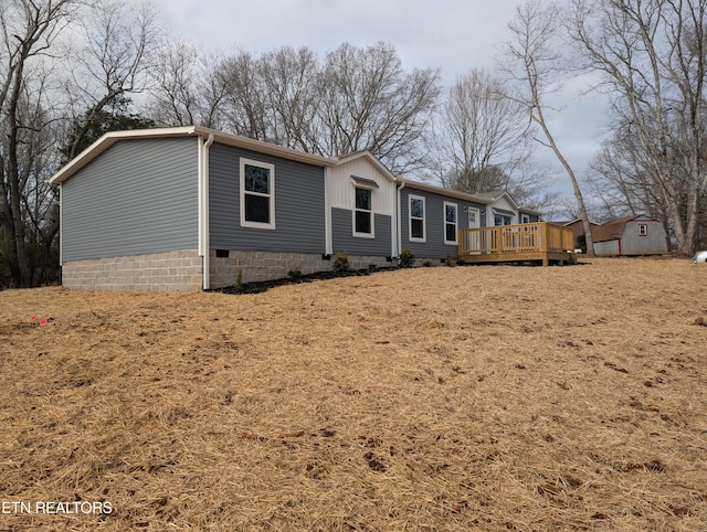 manufactured / mobile home with a wooden deck