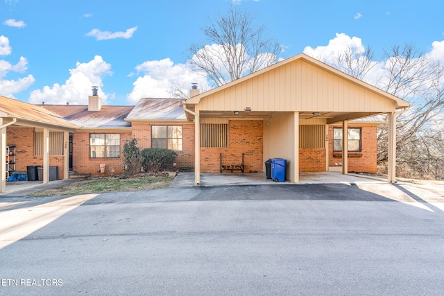 view of front of property featuring a carport