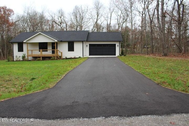 view of front facade featuring a garage and a front yard