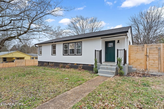 view of front of house featuring a front lawn