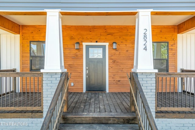 property entrance featuring covered porch