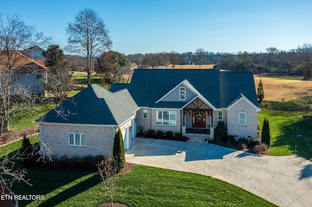 view of front of house featuring a front yard