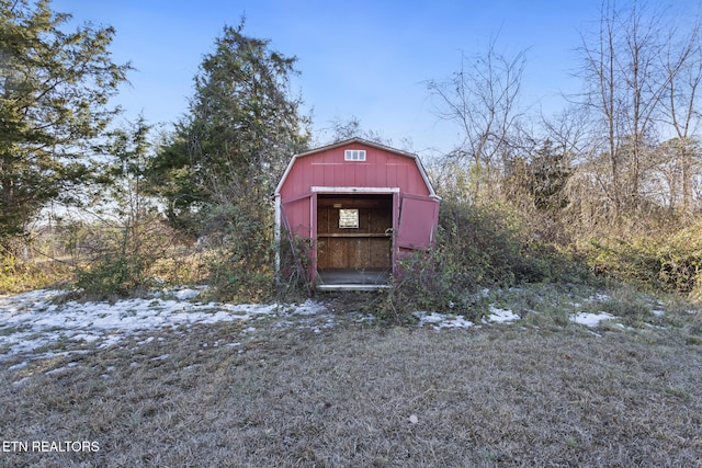 view of outbuilding