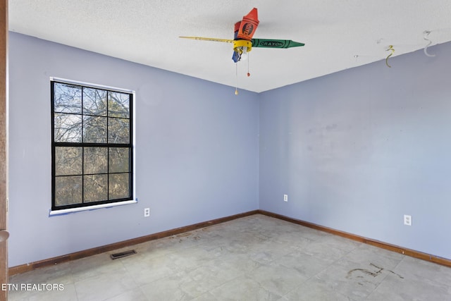 unfurnished room with ceiling fan