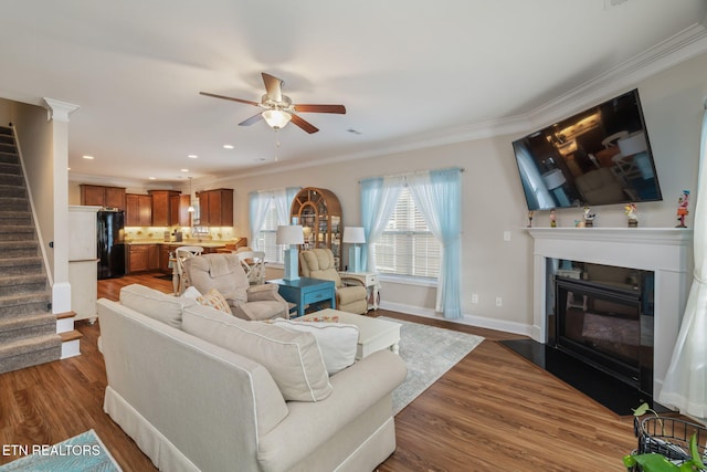 living room featuring ceiling fan, crown molding, and hardwood / wood-style floors