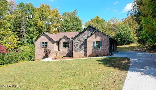 view of front of house with a front lawn