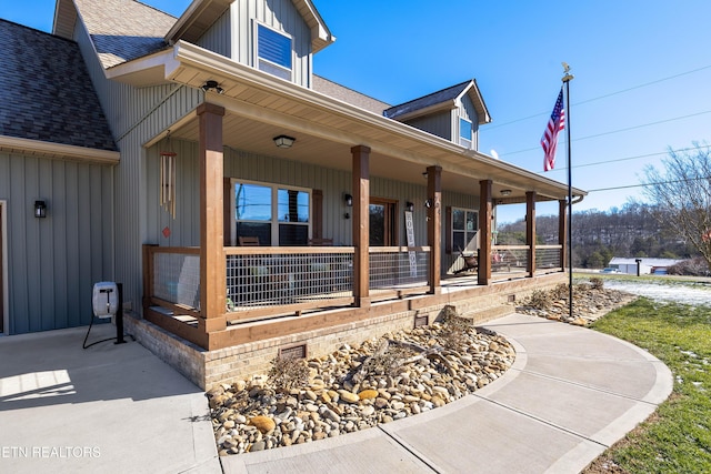 entrance to property featuring covered porch