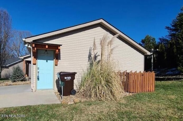 view of side of property featuring a yard