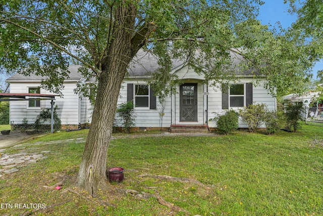 view of front of home with a front lawn