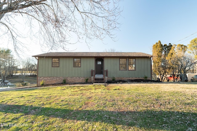 ranch-style house featuring a front lawn