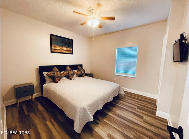 bedroom featuring a textured ceiling, dark hardwood / wood-style floors, and ceiling fan