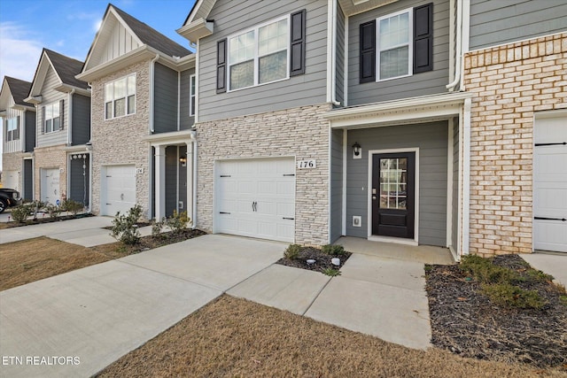 view of front of property featuring a garage