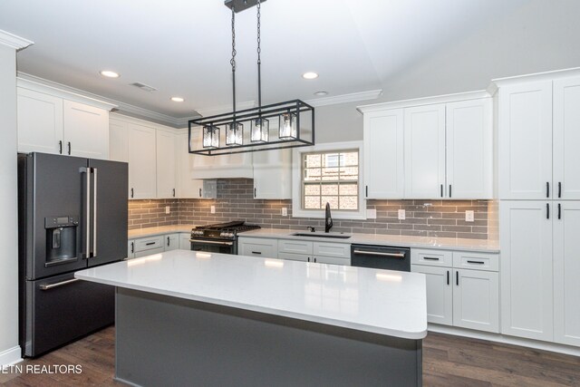 kitchen with refrigerator with ice dispenser, visible vents, dishwasher, a sink, and gas range oven