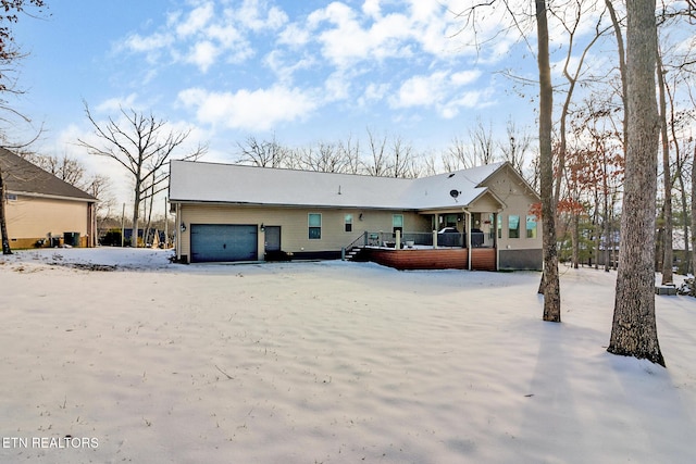 view of front facade featuring a garage