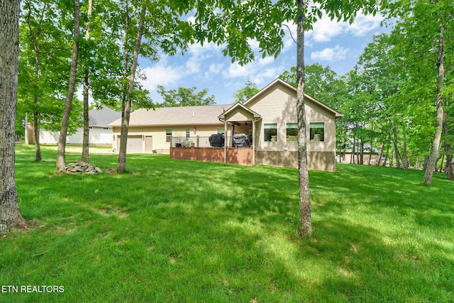 153 Walden Ridge Dr, Fairfield Glade, TN 38558 - view of front of house with a front lawn and a garage