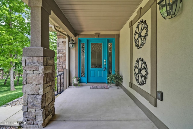 153 Walden Ridge Dr, Fairfield Glade, TN 38558 - doorway to property with stucco siding and a porch