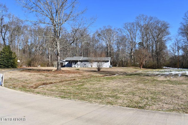 view of front of house with a front lawn