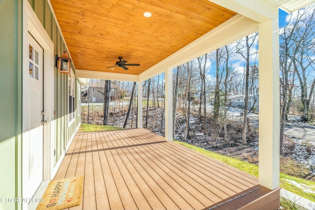 deck with ceiling fan