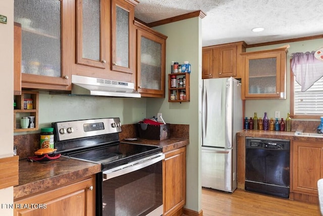 kitchen with light hardwood / wood-style floors, appliances with stainless steel finishes, a textured ceiling, crown molding, and sink