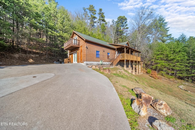 view of front of property with a deck and a front yard